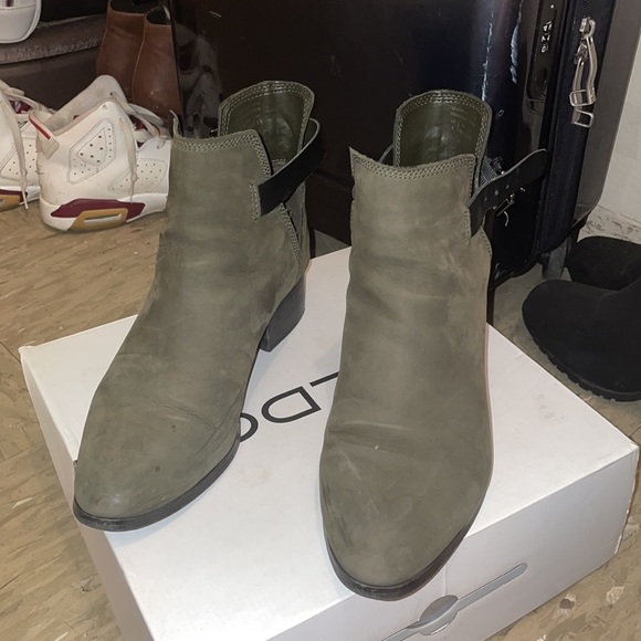 *** Final Sale*** Aldo green booties size 8 - Picture 3 of 5